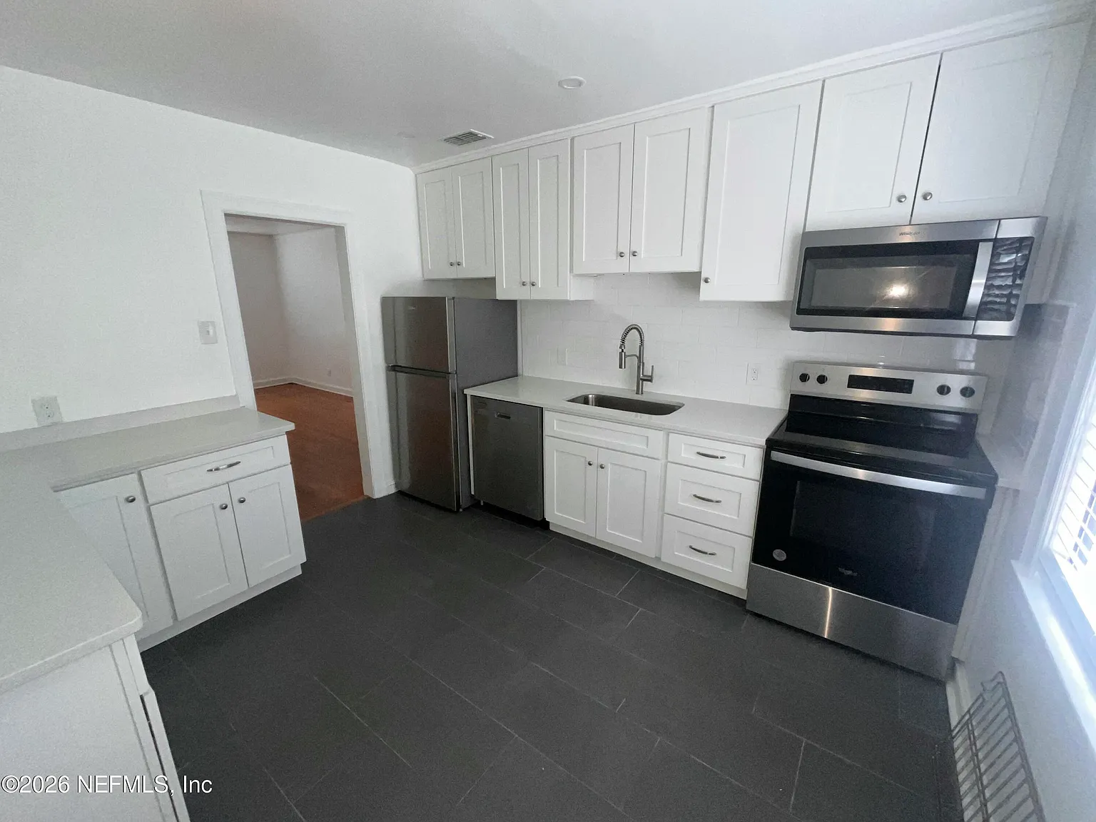 2 bed, 1.0 bath, 920 sqft, $1,600 — Photo 3