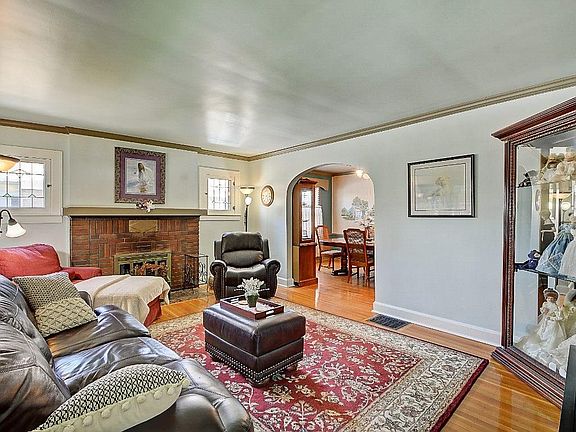 4th image of 1127 N Dequincy St