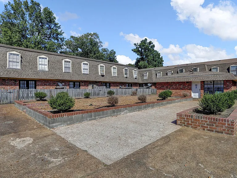 Rhodes Townhomes — Photo 32