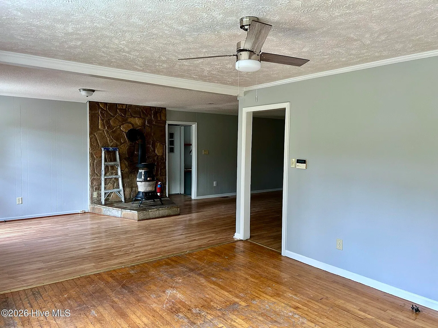 2 bed, 1.0 bath, $1,150 — Photo 4