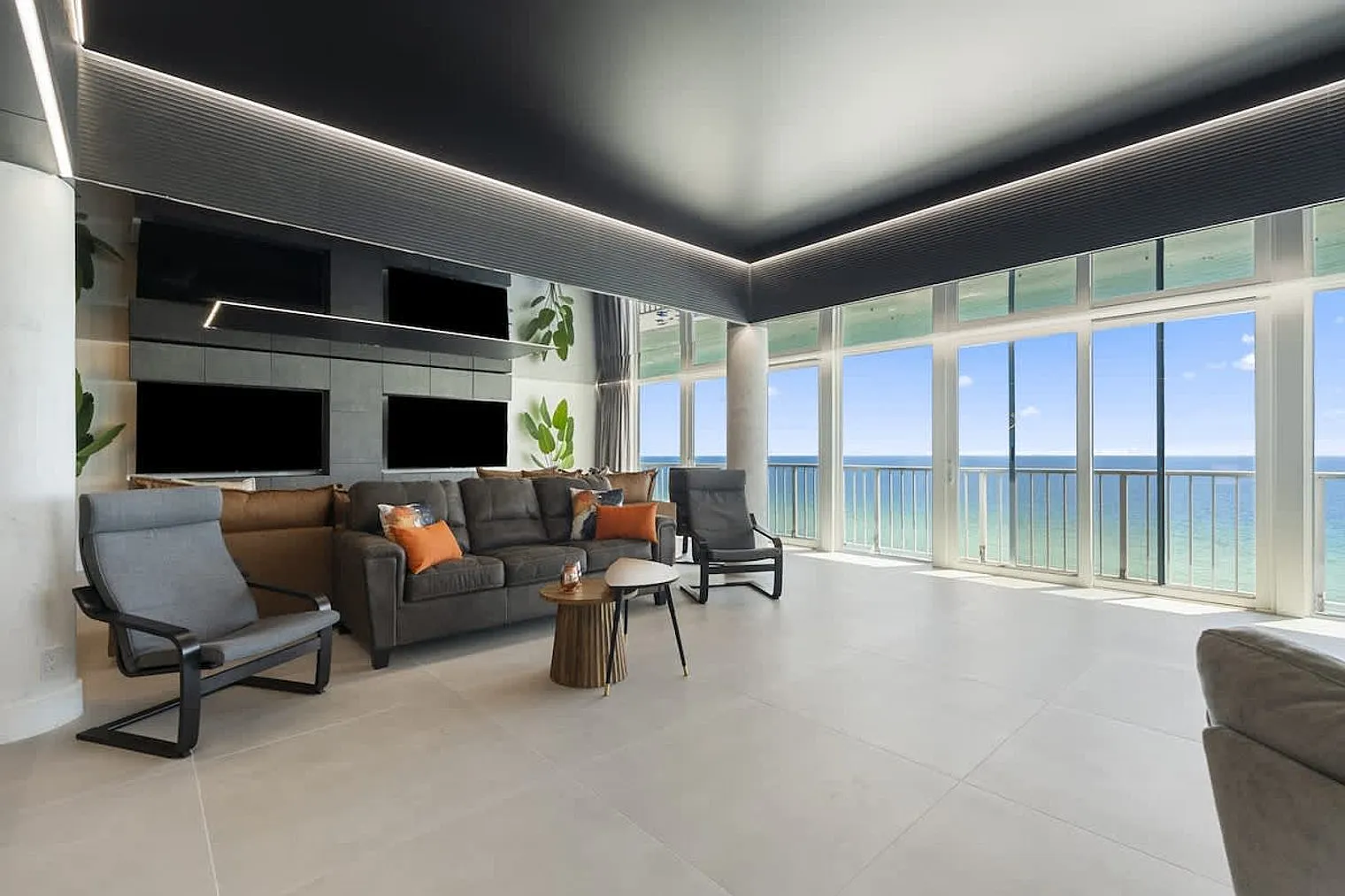 4 bed, 2.0 bath, 2497 sqft, $8,376 — Photo 2