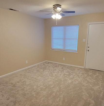 3rd image of 510 Elizabeth Ln