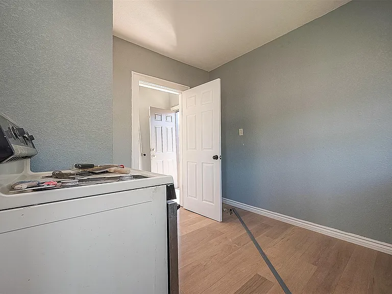 4704 Farmer St — Photo 12