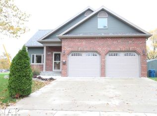 607 Lincoln St, Chenoa, IL 61726