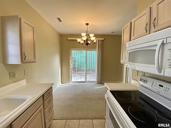 3rd image of 1005 Villa Ct