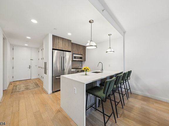 5th image of 160 1St St unit 1111 #1111