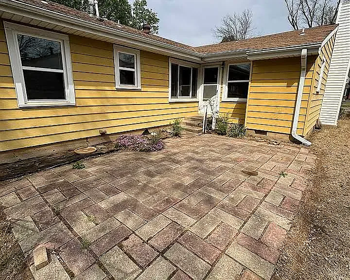 901 S Stanley St — Photo 2
