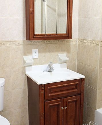 5th image of 690 Lincoln Ave #3