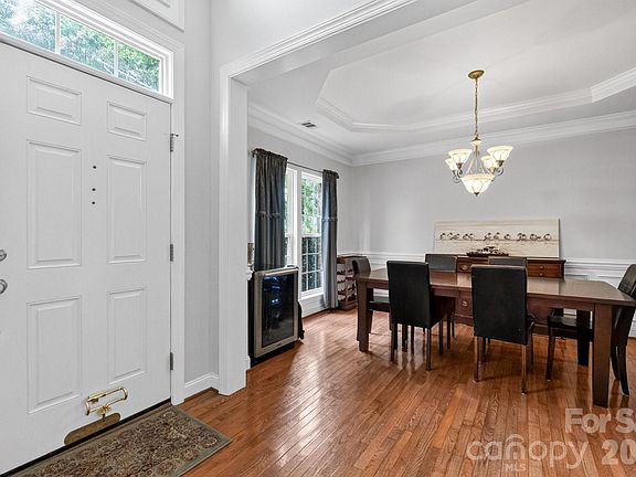 4th image of 127 Corona Cir