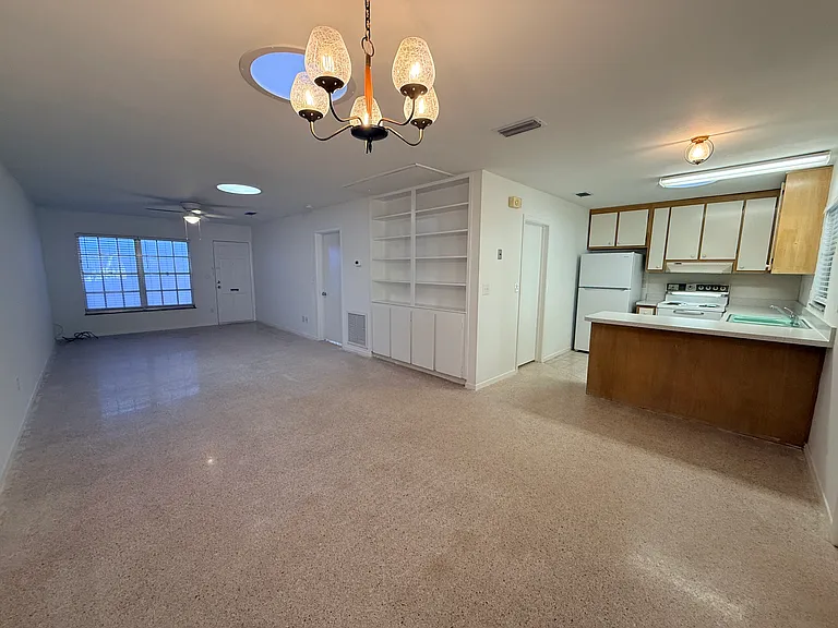 135 W Minnesota Ave #8 — Photo 4