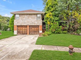 22823 49th Rd, Oakland Gardens, NY 11364