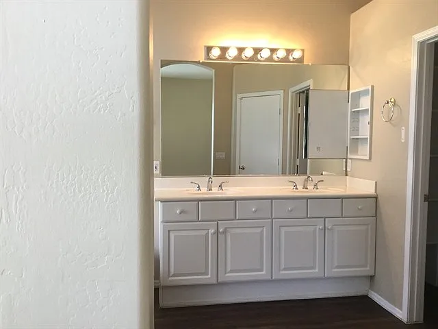 9435 W Pierson St — Photo 15