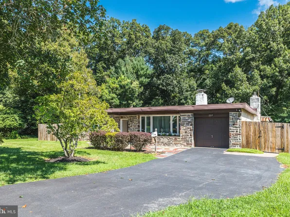 2215 Windsor Cir, Broomall, PA 19008
