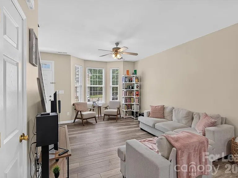 5705 Erin Dr — Photo 4