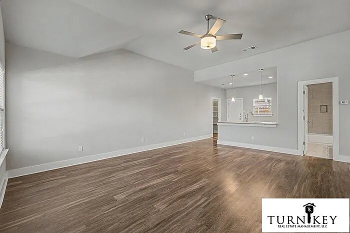 213 S Stewart St #A — Photo 10