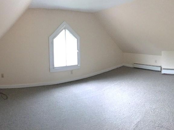 Bedroom (3rd fl front)