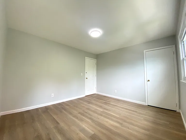 105 Burgher Ave #1R — Photo 9