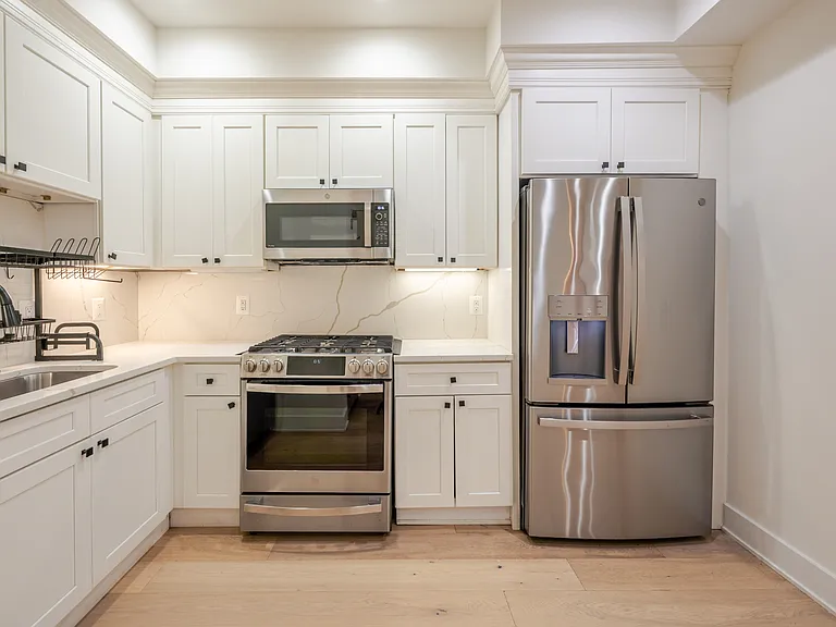 1658 K St NE #2 — Photo 3