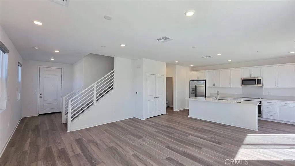 3 bed, 2.5 bath, 1742 sqft, $3,395 — Photo 3