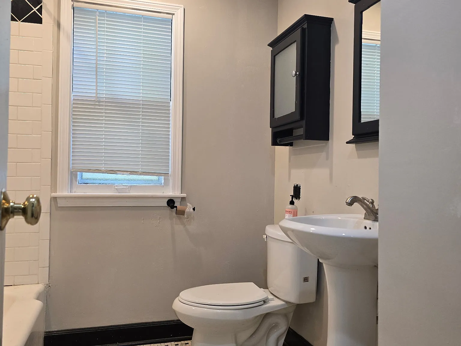 2 bed, 1000 sqft, $1,365 — Photo 3