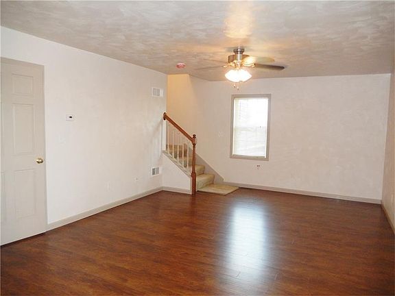 4th image of 550 Briar Hill Dr