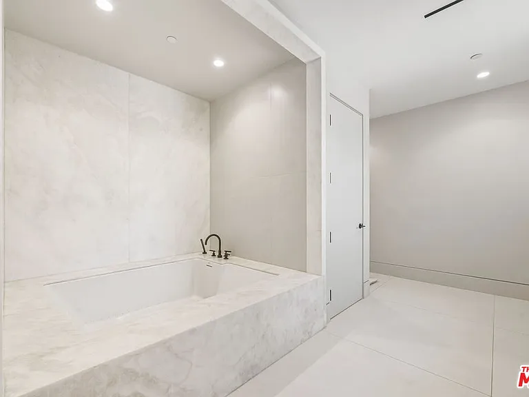 9206 Monte Mar Dr — Photo 28