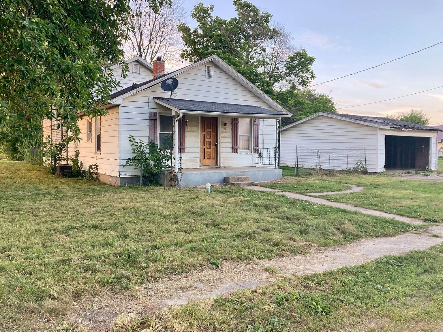 227 W Locust St, Cowden, IL 62422 | Zillow