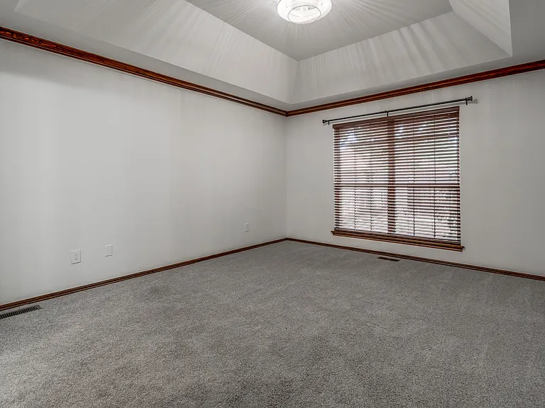 1817 Victoria Dr — Photo 32