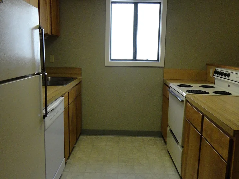 228 NE Ward Ave — Photo 20
