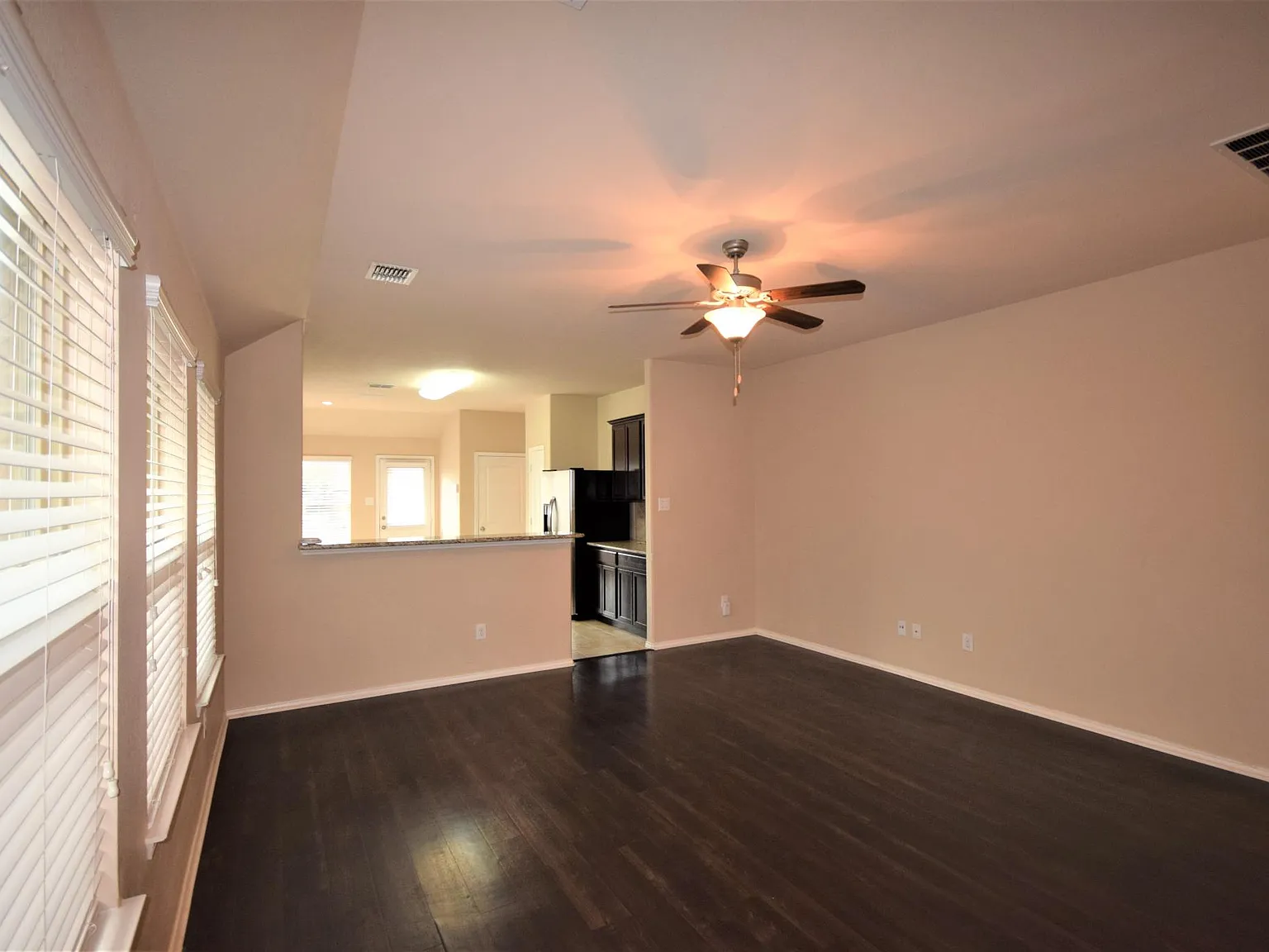3 bed, 1378 sqft, $1,799 — Photo 2