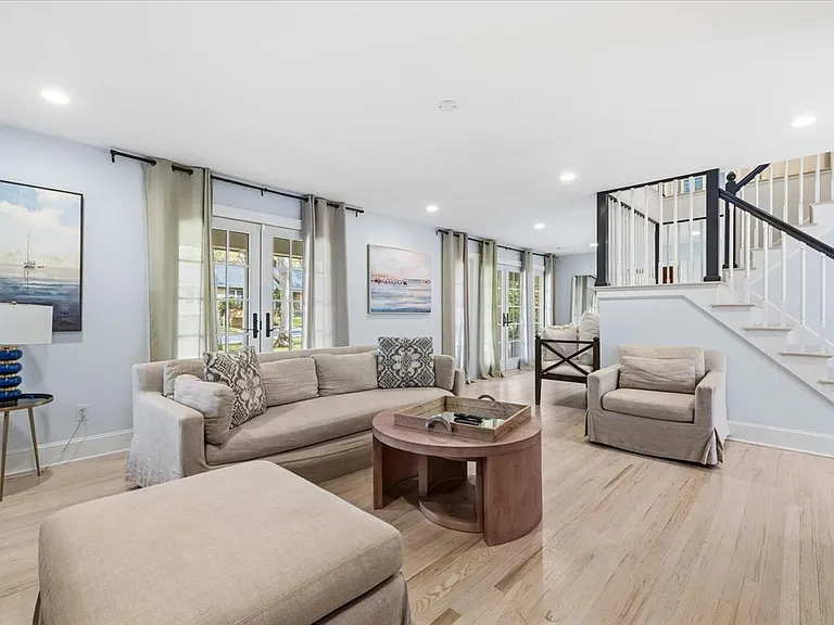 49 Beach Ave — Photo 8
