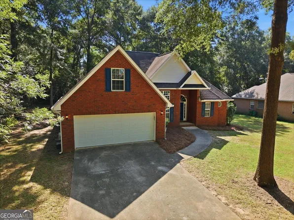 102 Quinelle Dr, Perry, GA 31069
