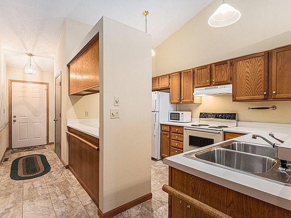 3rd image of 5522 Ivy Dr