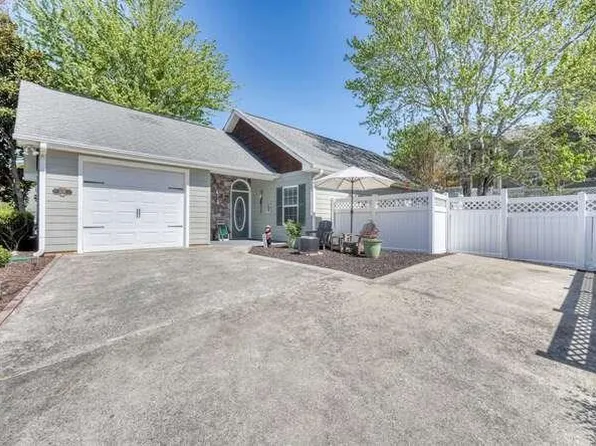 408 Long View Cir, Hiawassee, GA 30546