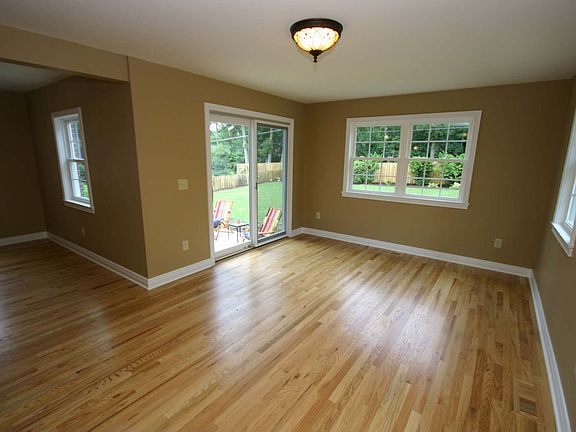 5th image of 142 W Riverglen Dr