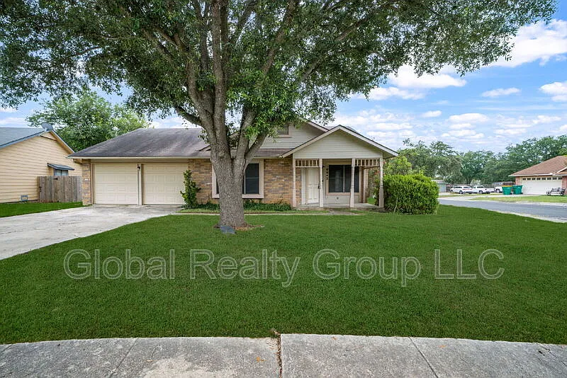 3 bed, 2.0 bath, 1516 sqft, $1,395 — Photo 2