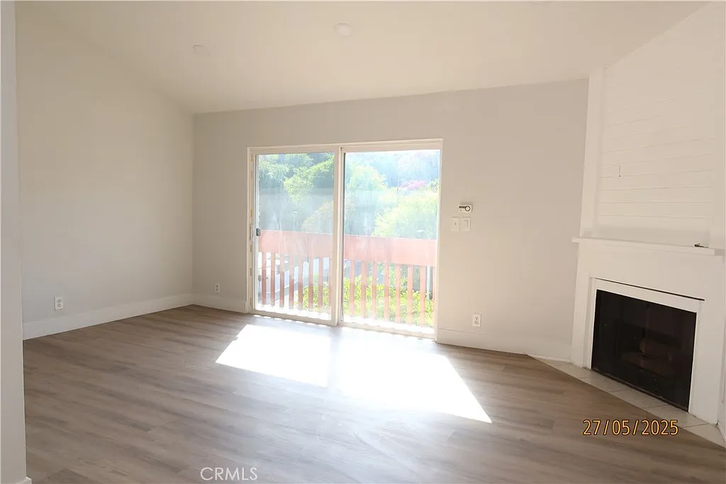 3 bed, 1223 sqft, $3,300 — Photo 2