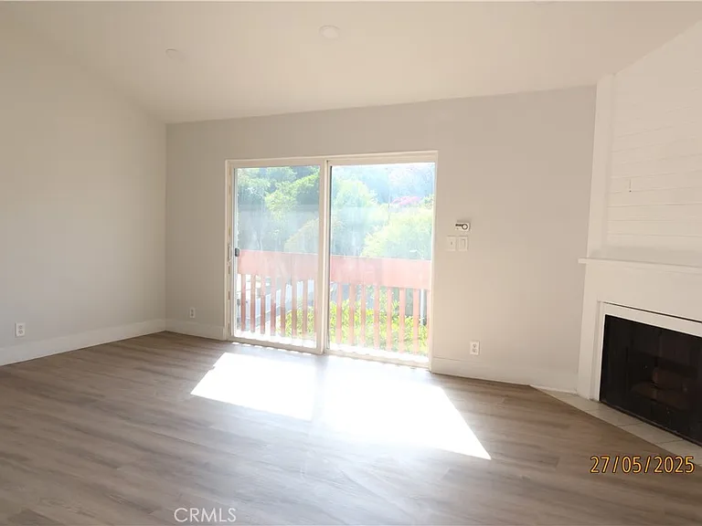 1064 S Garfield Ave — Photo 2