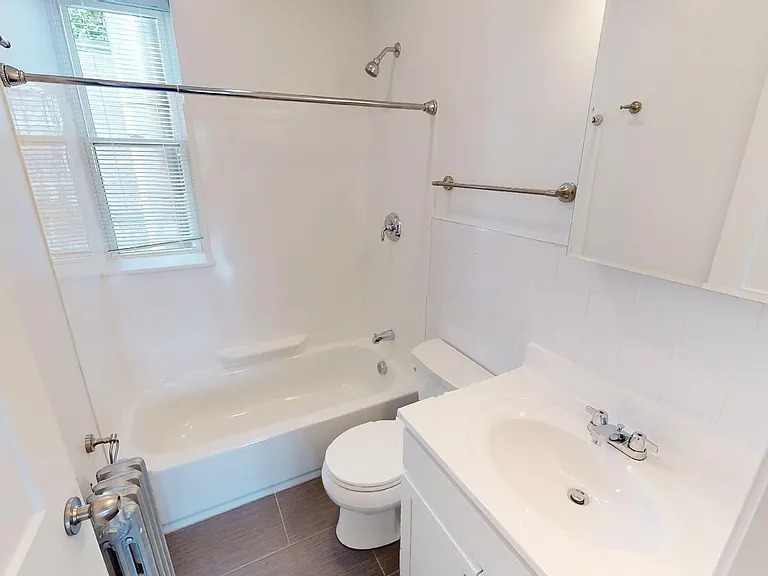 123 Sutherland Rd #L — Photo 4