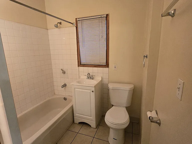 6122 1/2 Stafford Ave — Photo 5