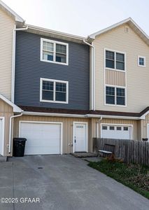 713 Promenade Ct, Grand Forks, ND, 58203