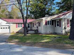 6 Oak St, Farmingdale, ME 04344