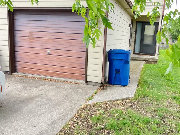 815 Irvine Rd, Champaign, IL 61822