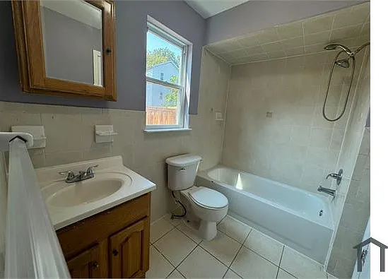 327 W Runyon St #1 — Photo 4
