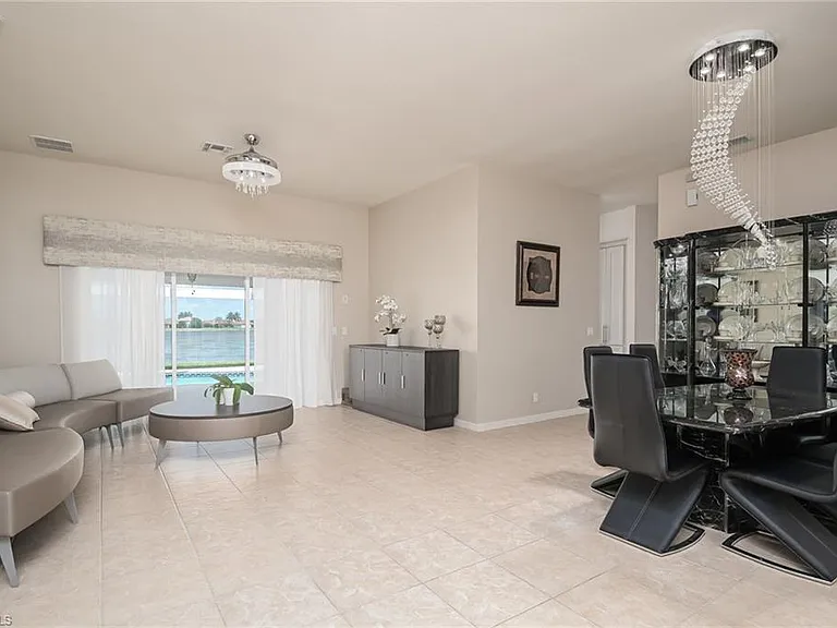 2250 Grove Dr — Photo 11