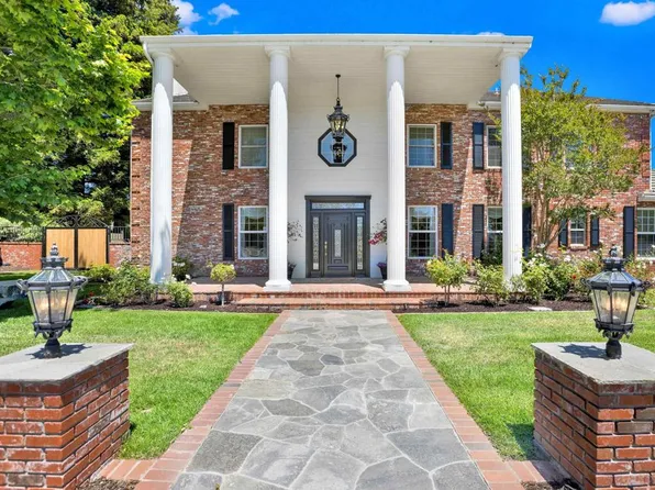 1156 Sugarbush Dr, Vista, CA 92084