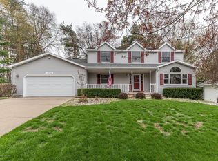 3948 White Pine Dr, Dewitt, MI 48820