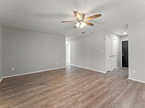 4th image of 3310 1st St