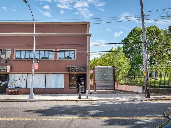 72-52 Metropolitan Ave #2B, Middle Village, NY 11379