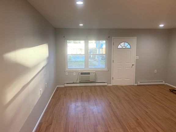 2nd image of 98D Edinburgh Ln